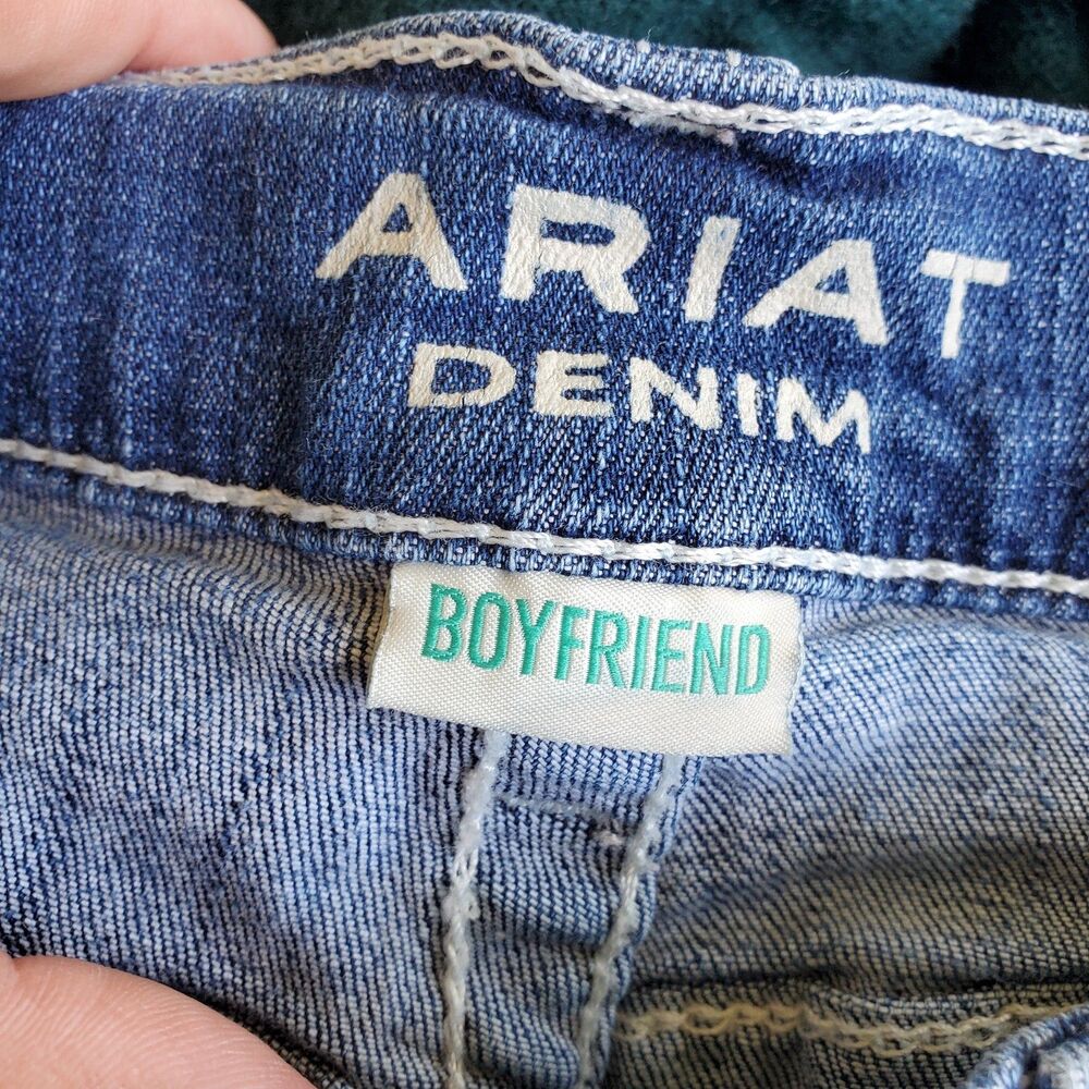 Ariat Boyfriend Distressed Shorts Size 31R - Picture 5 of 7